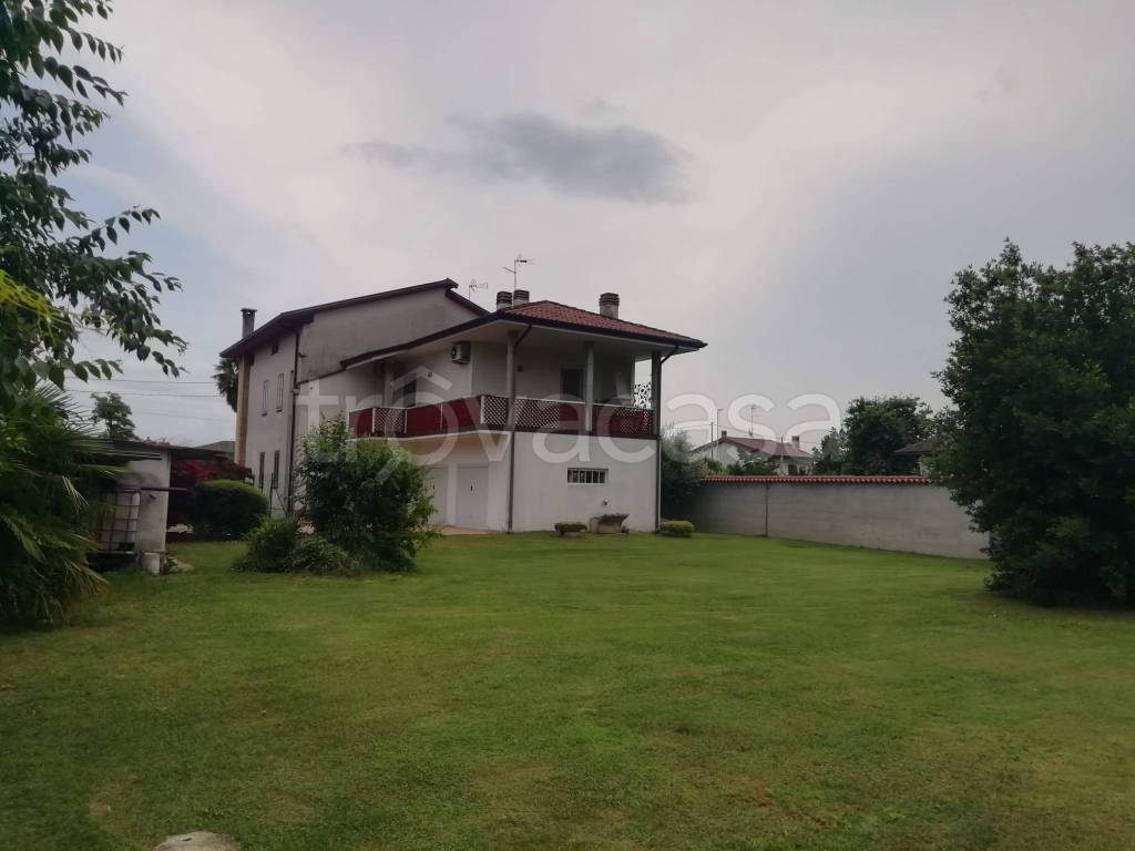 Villa Bifamiliare in vendita a Pozzuolo del Friuli via Giuseppe Verdi, 77