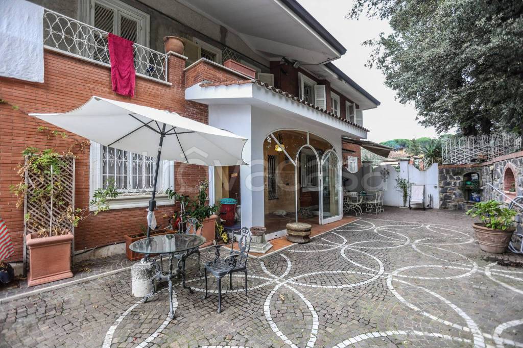 Villa Bifamiliare in vendita a Frascati viale Ercole Consalvi
