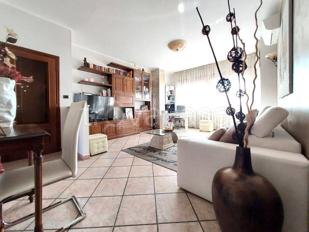Appartamento in vendita a Carmagnola via Silvio Pellico