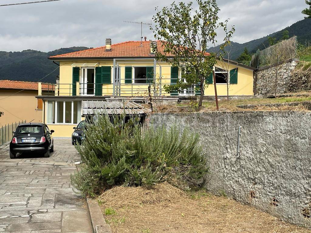 Villa Bifamiliare in vendita a Calice al Cornoviglio località Santa Maria