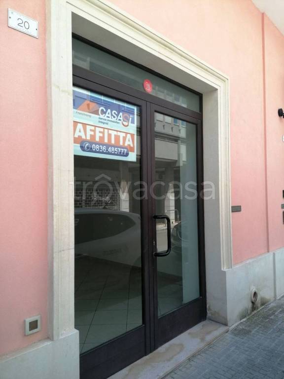 Negozio in affitto a Maglie via Unita d'italia, 20