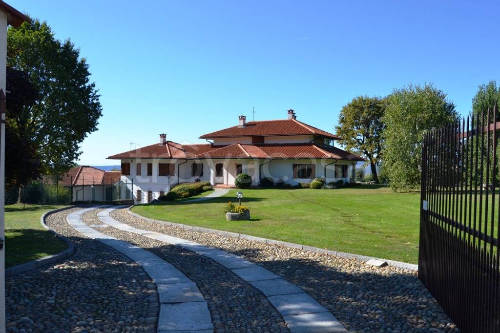 Villa Bifamiliare in vendita a Biella via Monte Bo, 76