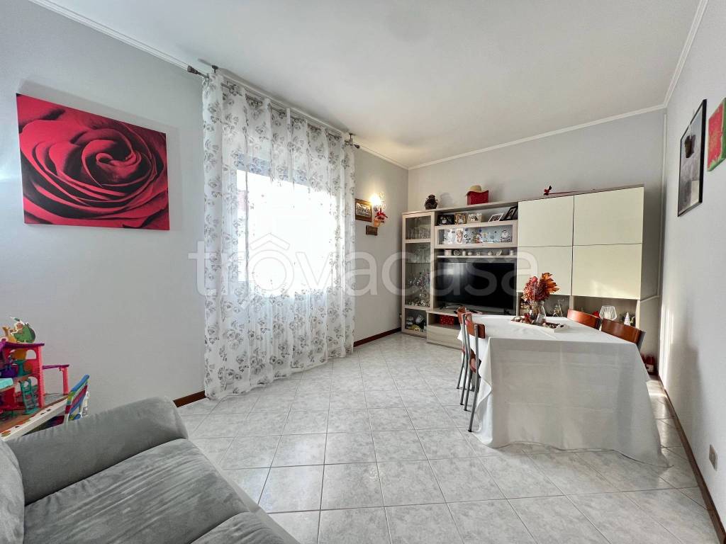 Appartamento in vendita a Landriano via San Rocco, 8