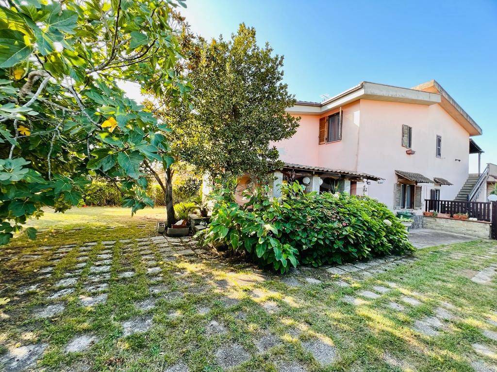 Villa Bifamiliare in vendita ad Ardea via Ponza