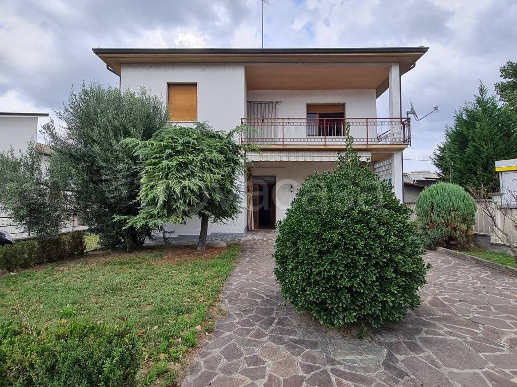 Villa Bifamiliare in vendita a Santa Maria della Versa via Francesco Crispi, 214