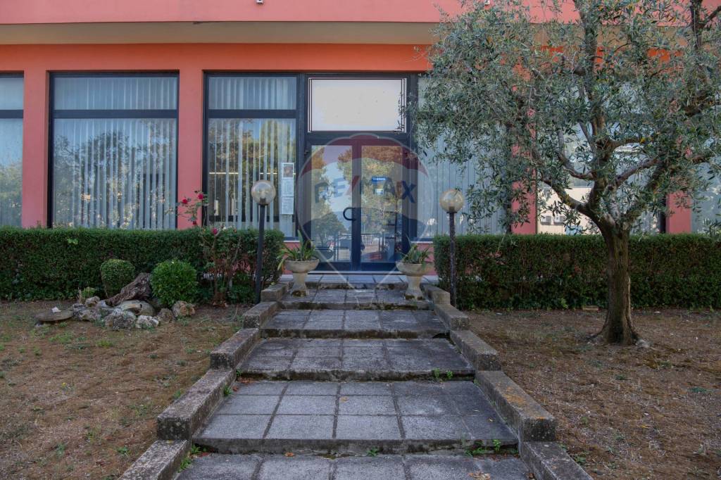 Negozio in vendita a Senigallia via Modigliani, 19