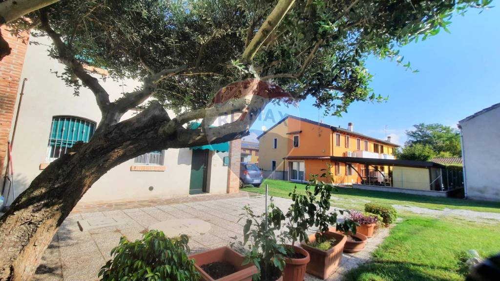 Villa Bifamiliare in vendita a Ferrara via Acquedotto, 39A