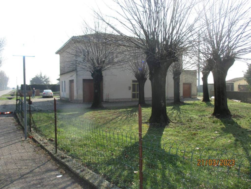 Colonica in vendita a Ferrara via Copparo, 444