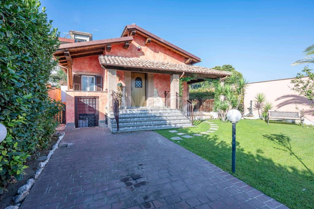 Villa in vendita a Roma via Bottidda