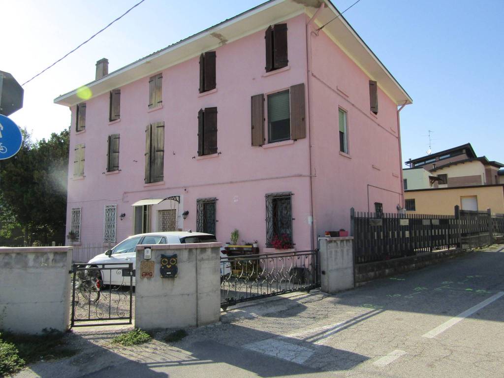 Casa Indipendente in vendita a Vigarano Mainarda via Cento, 450