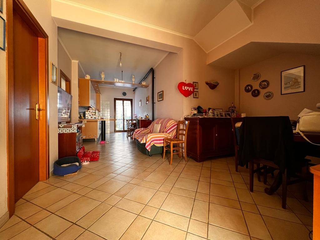 Appartamento in vendita ad Anguillara Sabazia via Cavallirio 32