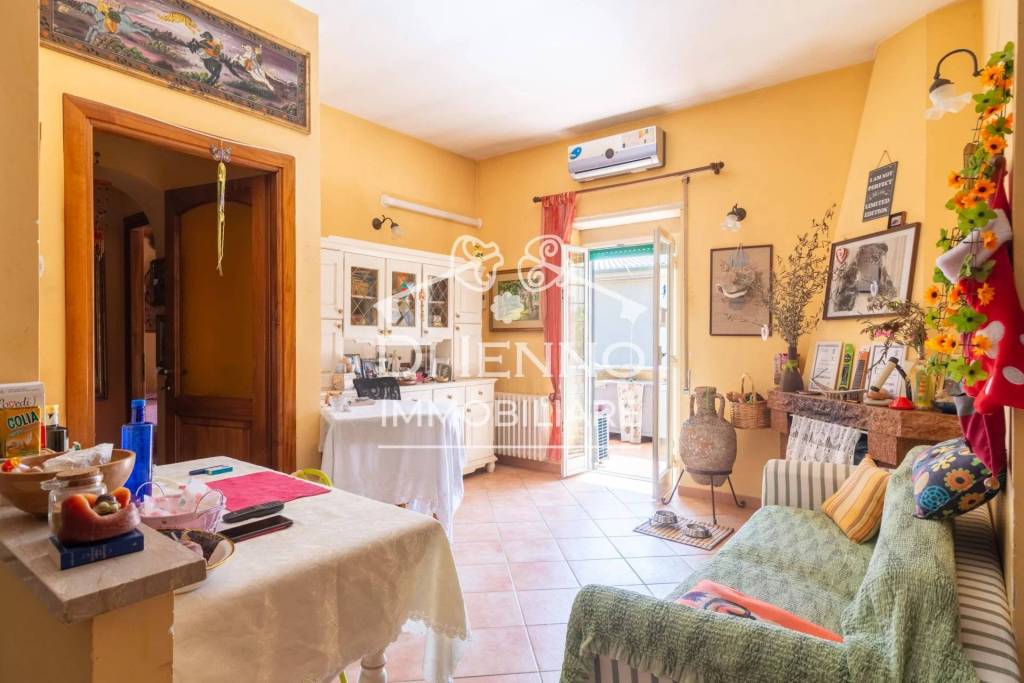 Appartamento in vendita a Roma via valle muricana