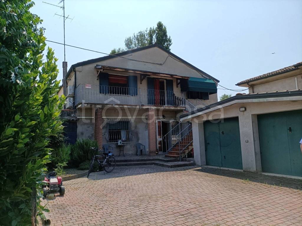 Villa Bifamiliare in vendita a Ferrara via Canalazzi