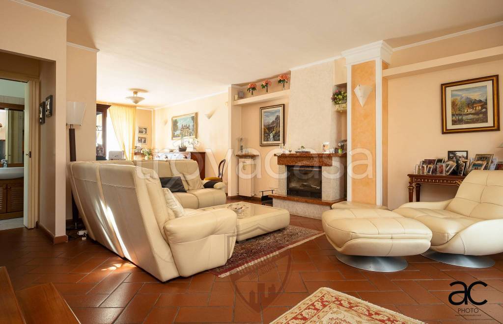 Appartamento in vendita a Ornago via Giovanni Pascoli
