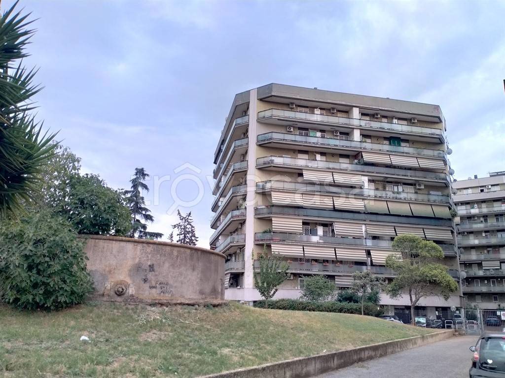 Appartamento in vendita a Roma via Libero Leonardi, 130