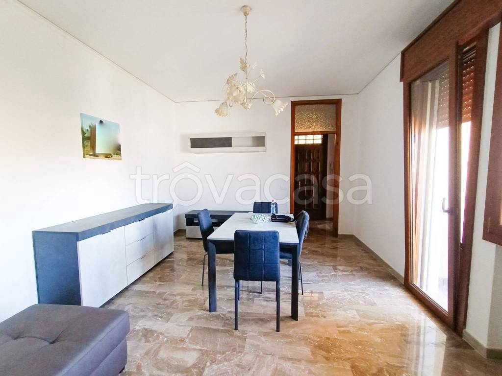 Appartamento in vendita ad Adria via Peschiera
