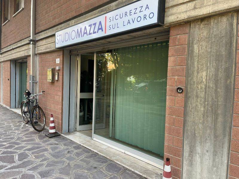 Ufficio in vendita a Modena via Carlo Pisacane, 13