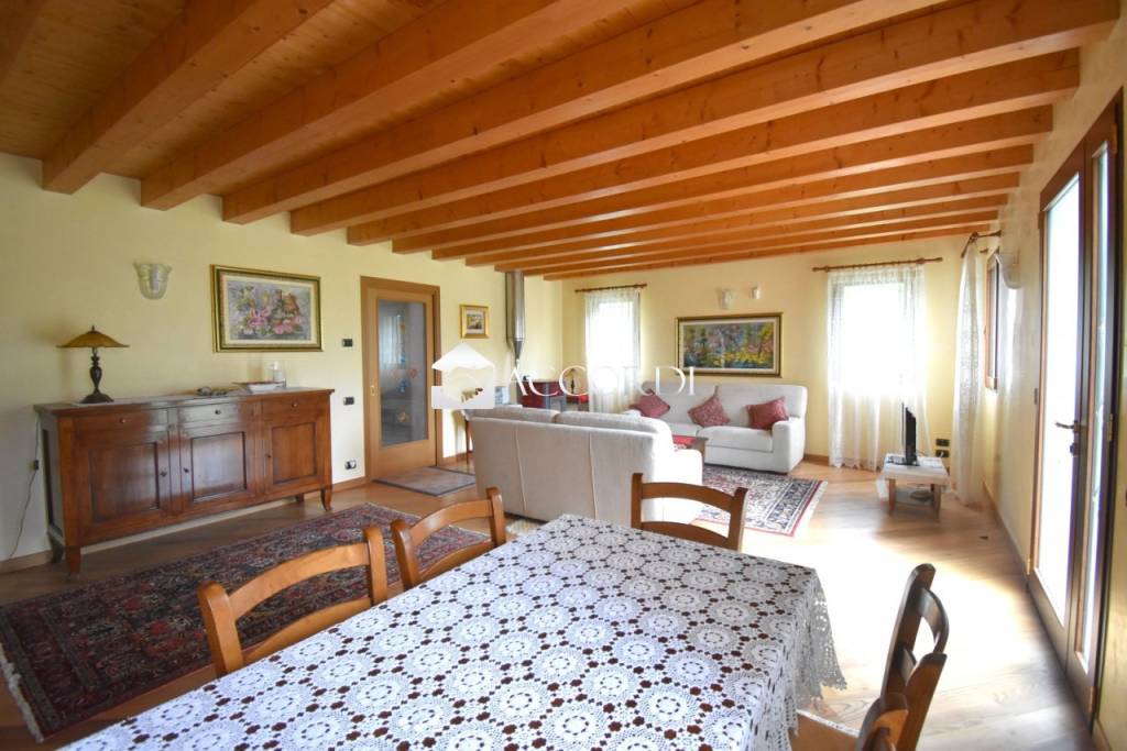 Villa in vendita a San Pietro di Feletto via Borgo Antiga