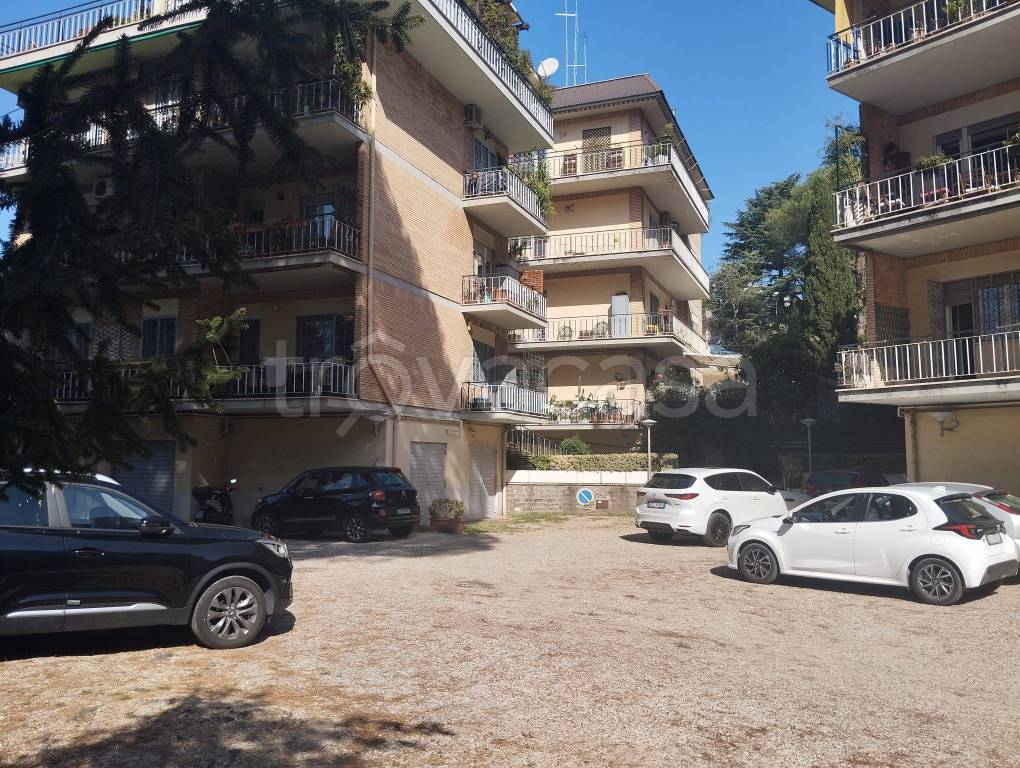Appartamento in vendita a Roma via Monte Massico, 49A