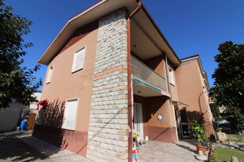 Villa in vendita ad Argenta via Circonvallazione, 18