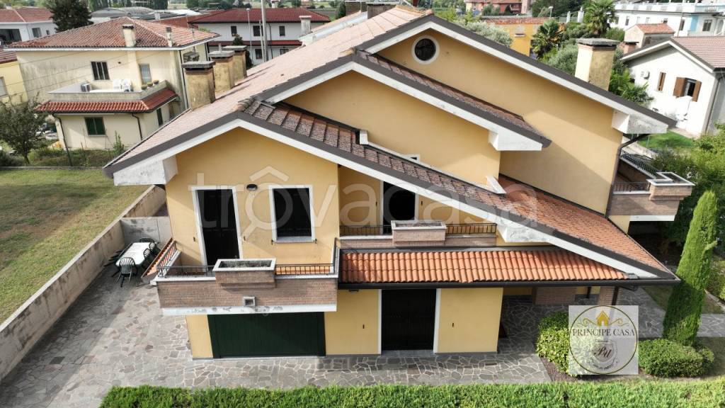 Villa Bifamiliare in vendita a Solesino via roma