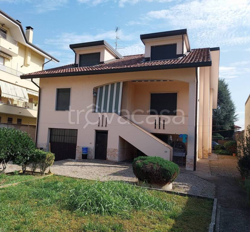 Villa in vendita a Bareggio via Filippo Girotti, 27