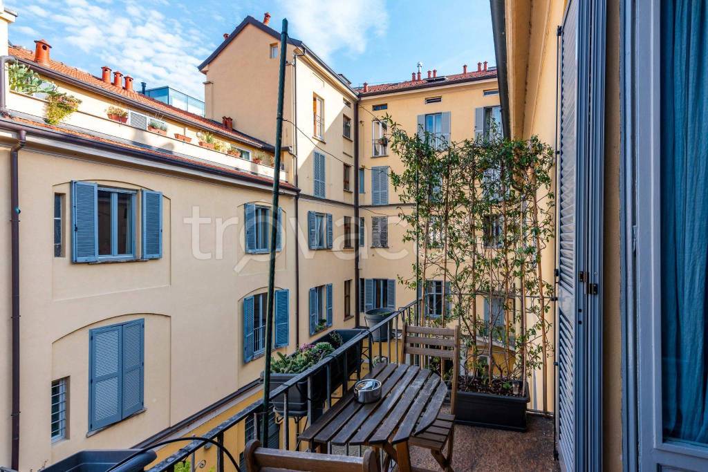 Appartamento in vendita a Milano via Mortara, 17