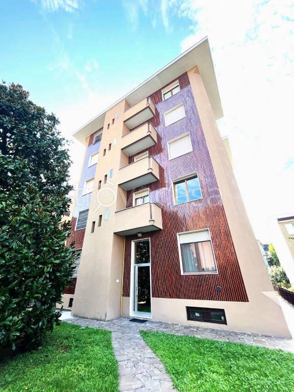 Appartamento in vendita a Milano via Sapri, 20