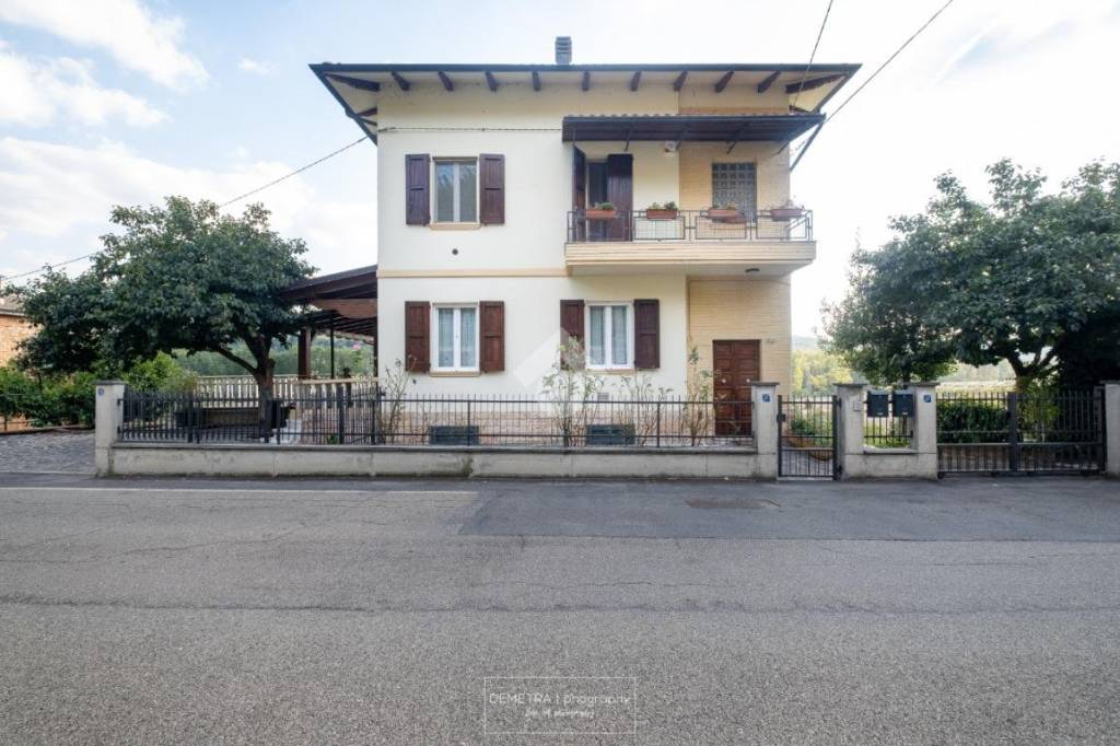 Villa Bifamiliare in vendita a Marano sul Panaro via Pavullese