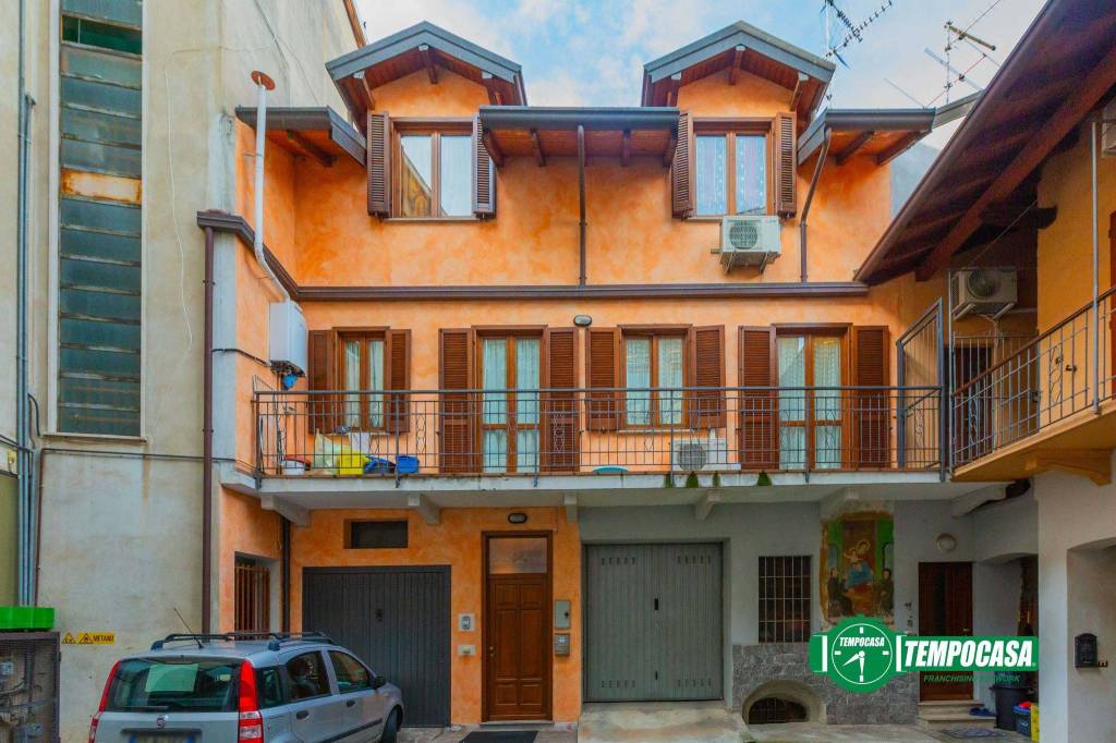 Casa Indipendente in vendita a Oleggio via Guglielmo Marconi, 10
