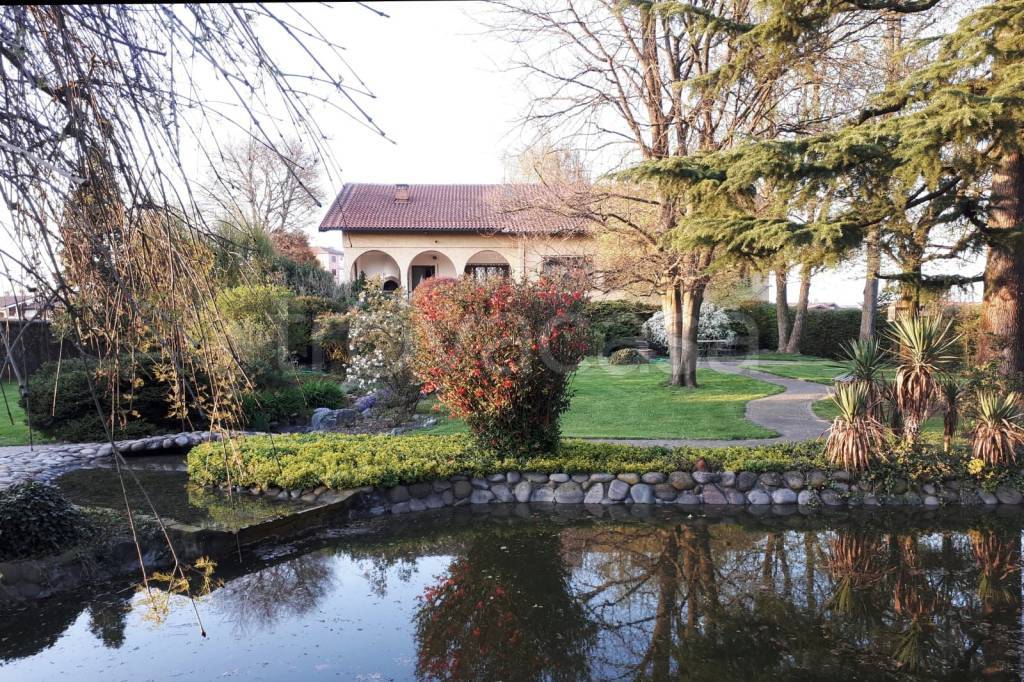 Villa in vendita a Santena via Berrino, 25