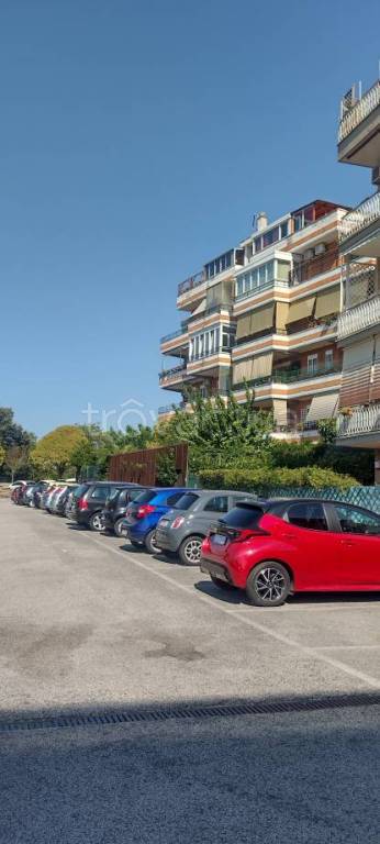 Appartamento in vendita a Roma via Vincenzo Vela