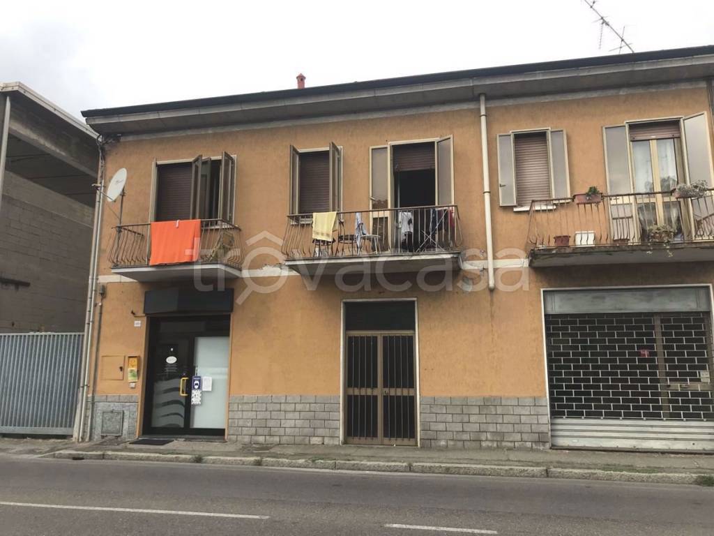 Negozio in vendita a Cesano Maderno via san carlo, 101