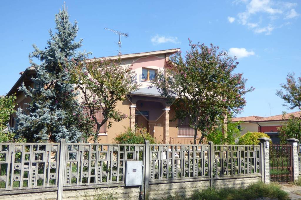 Villa in vendita a Medole via Crosato, 3