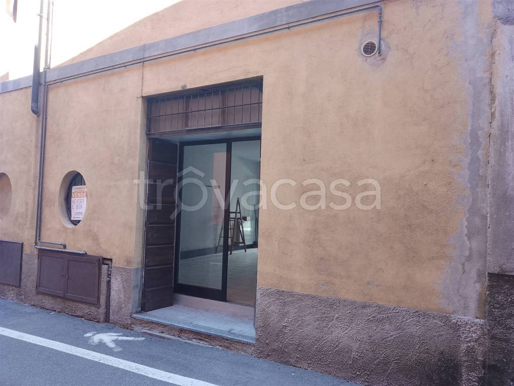 Negozio in vendita a La Valletta Brianza via Vittorio Veneto, 36