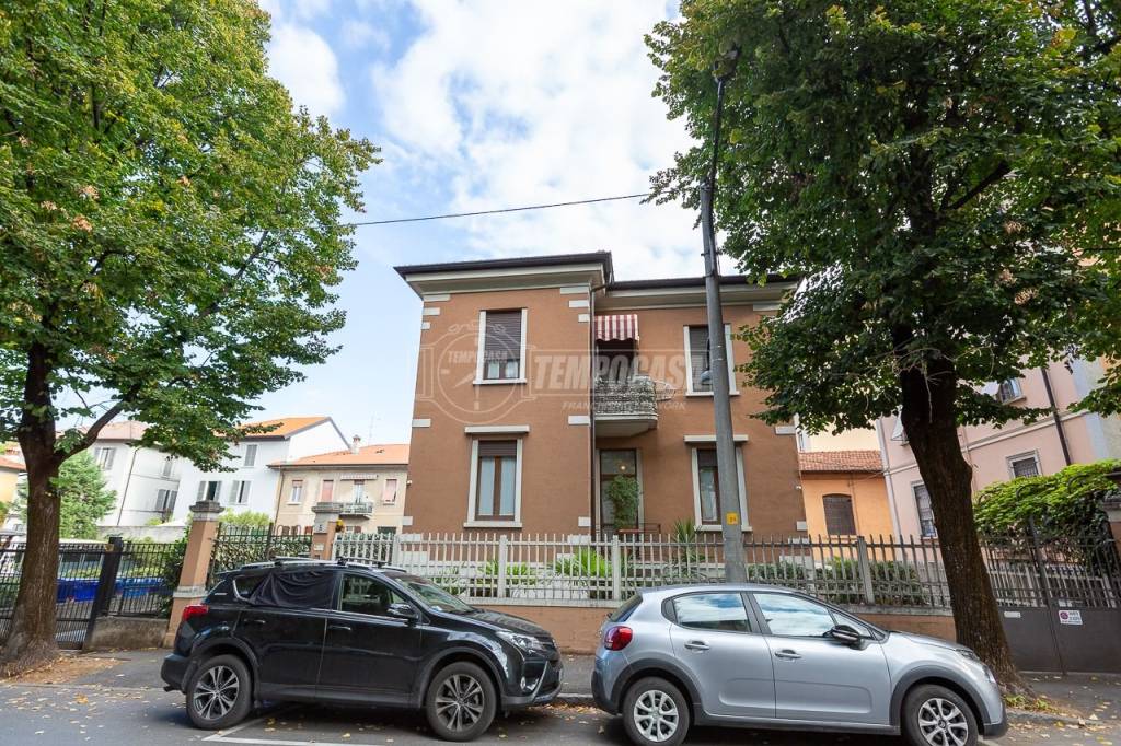 Casa Indipendente in vendita a Brescia via Montebello