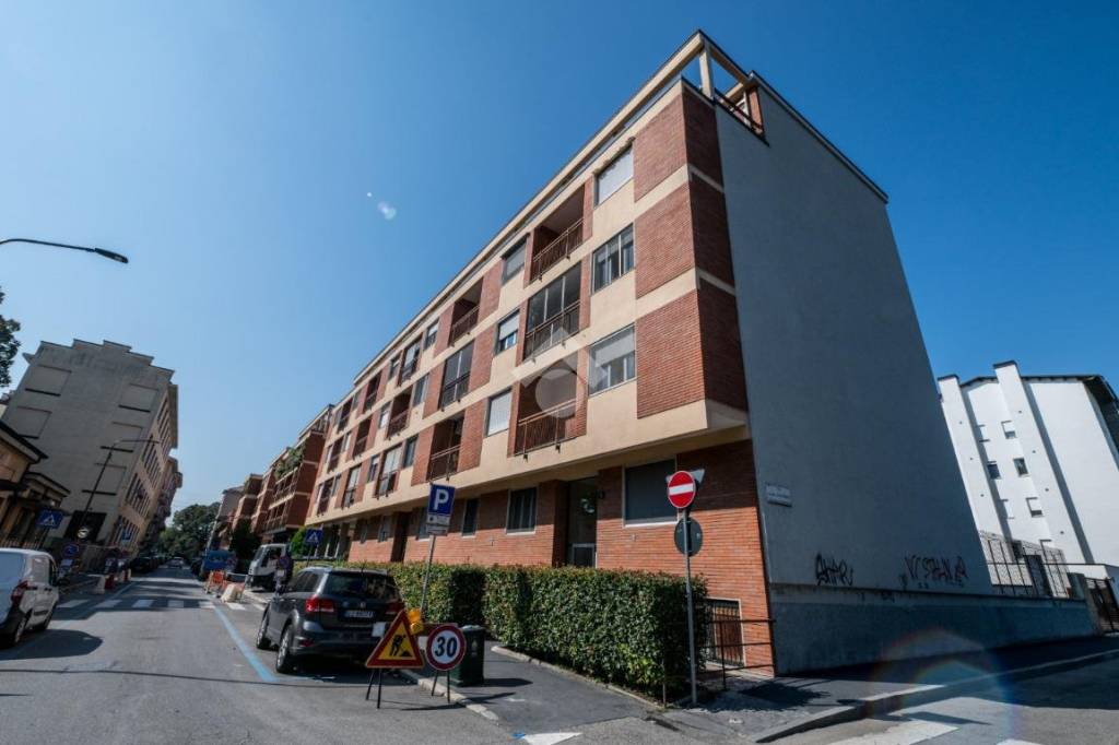 Appartamento in vendita a Milano via Monte Popera, 15