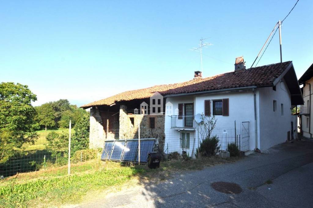Casa Indipendente in vendita a Castellamonte frazione San Giovanni, Via Ivrea, 7