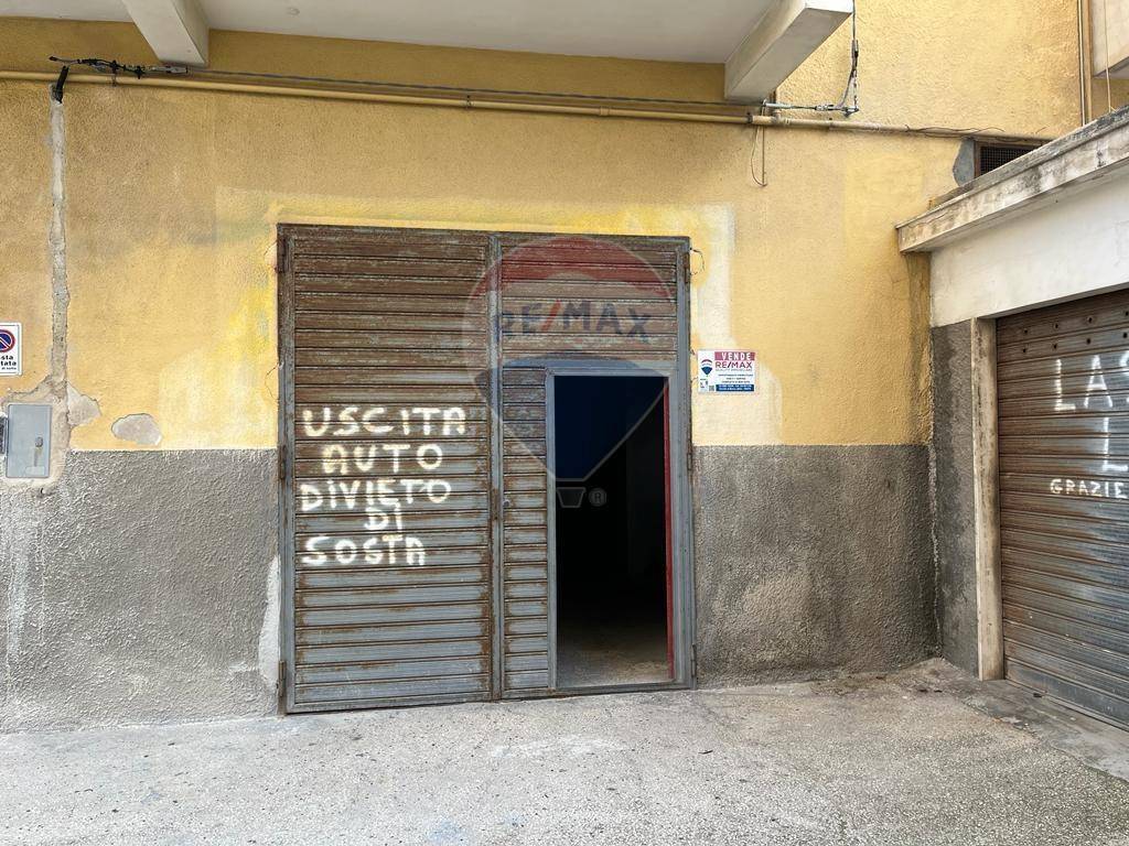Garage in vendita a Vieste via Torquato Tasso, 1
