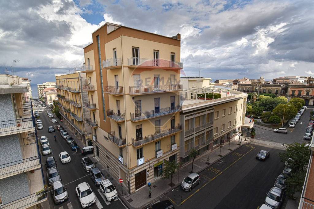 Appartamento in affitto ad Acireale corso Sicilia, 25