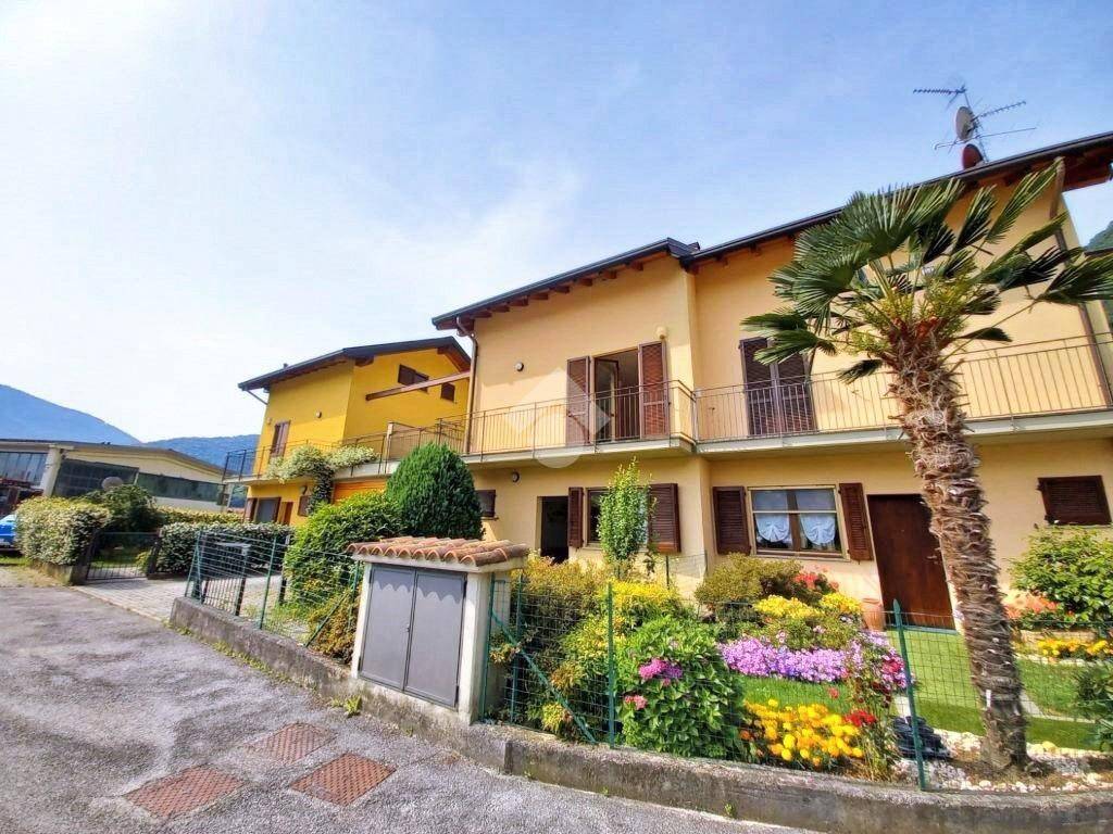 Villa a Schiera in vendita ad Asso via Alcide De Gasperi, 28