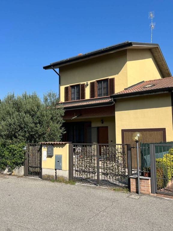 Villa a Schiera in in vendita da privato a Tavazzano con Villavesco via Lago Gerundo, 3a