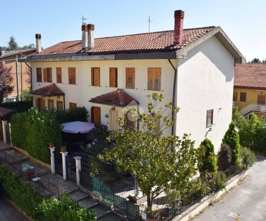 Villa a Schiera in vendita a Tagliacozzo via Stazione, 85