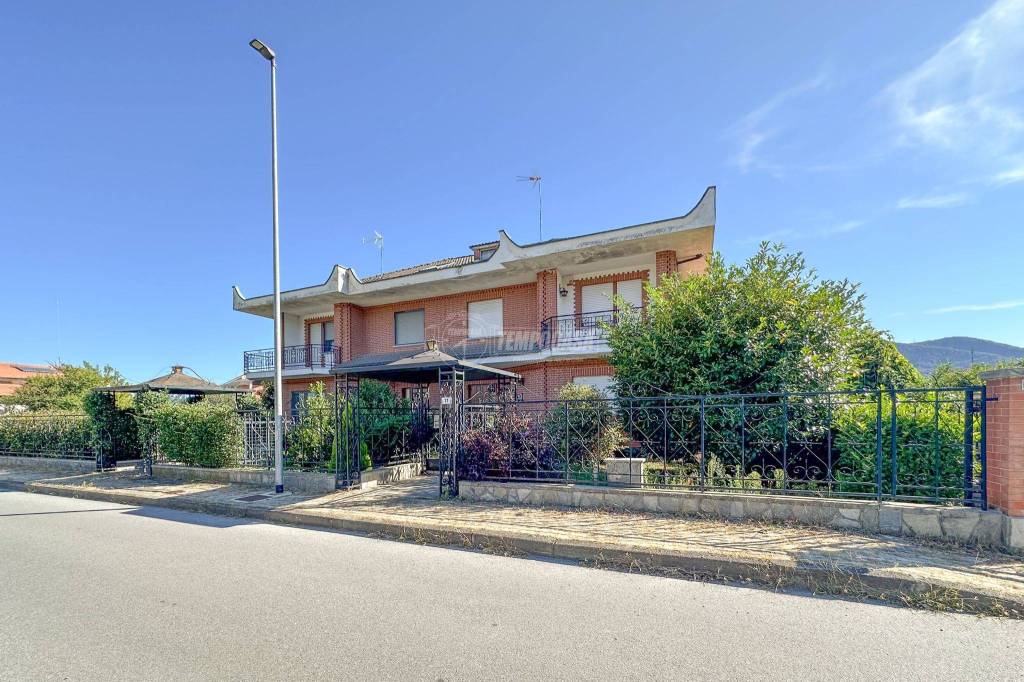 Villa a Schiera in vendita a Bruino via Rocciamelone 11