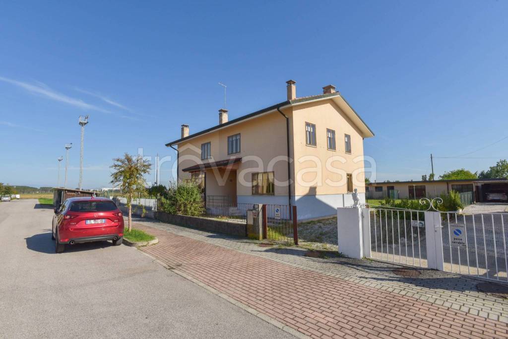 Villa Bifamiliare in vendita a Torviscosa via Luciano Romagnoli, 24