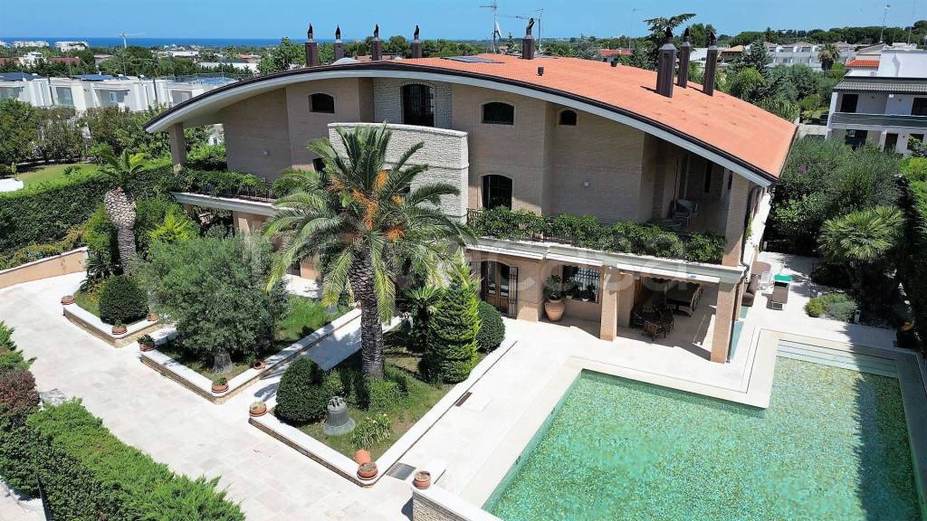 Villa in vendita a Trani via Capirro I, 23