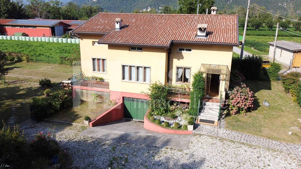 Villa in vendita a Gemona del Friuli via Corrado De Greco