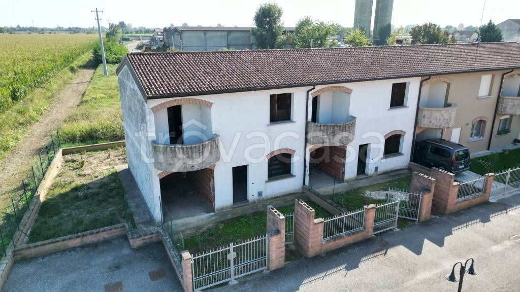 Villa Bifamiliare in vendita a Robecco d'Oglio via Pirolo, 33