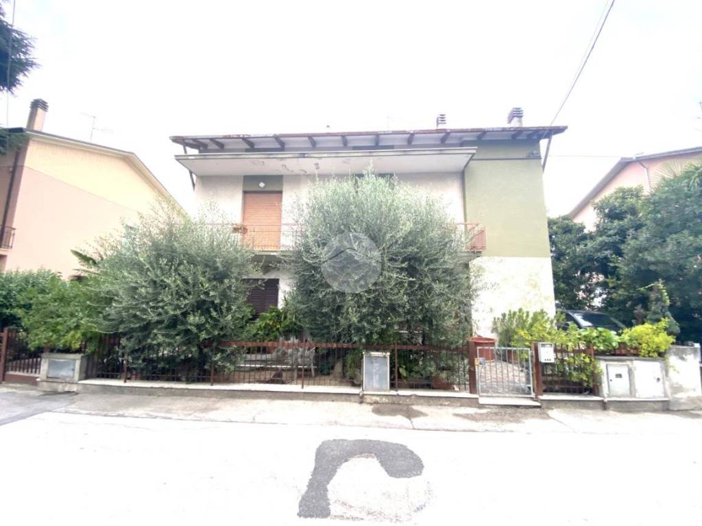 Casa Indipendente in vendita a Fano