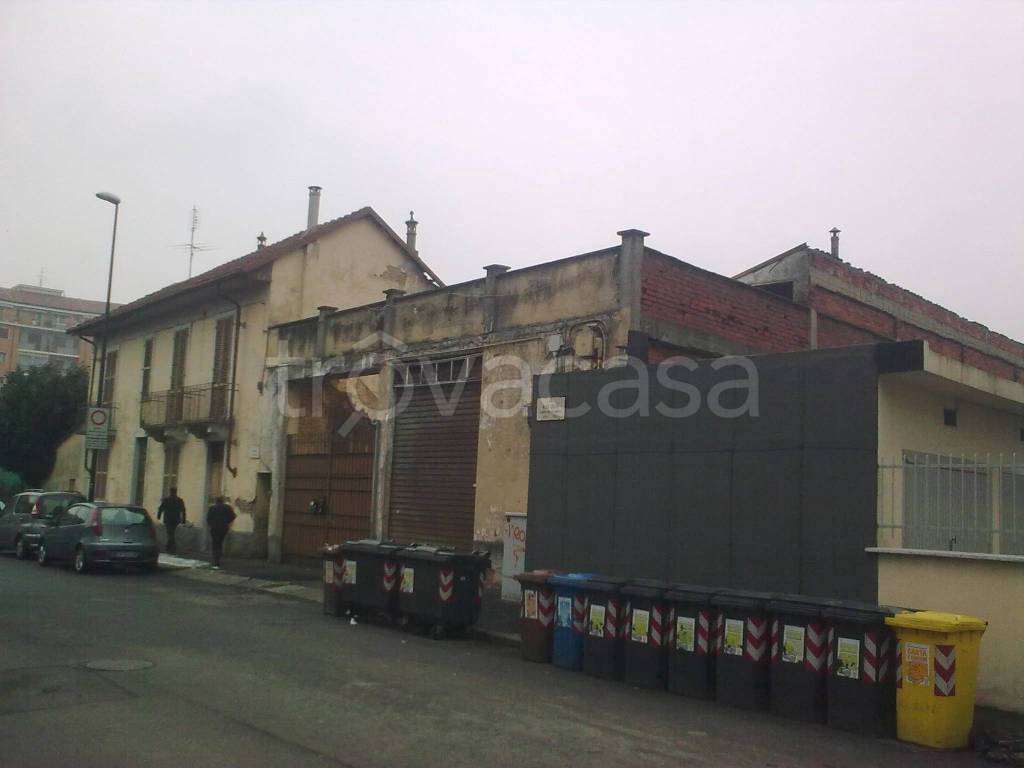 Capannone Industriale in vendita a Torino